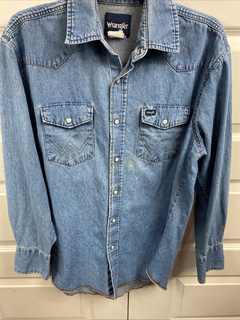 Vintage Wrangler Shirt Mens  Blue Denim Pearl Snap Western Cowboy Yoke Large Hem - Picture 8 of 9